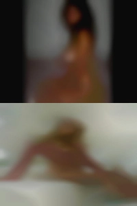 Housewife wife and black nude at home.